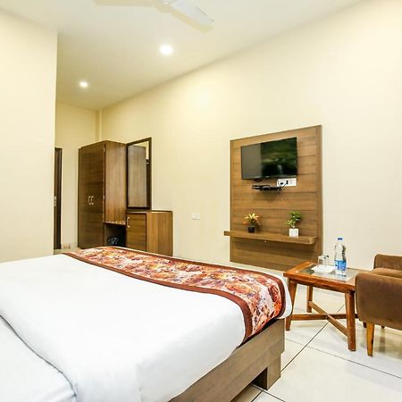 Hotel Karan Residency - 5 Min Walk From Golden Temple Амритсар Екстериор снимка