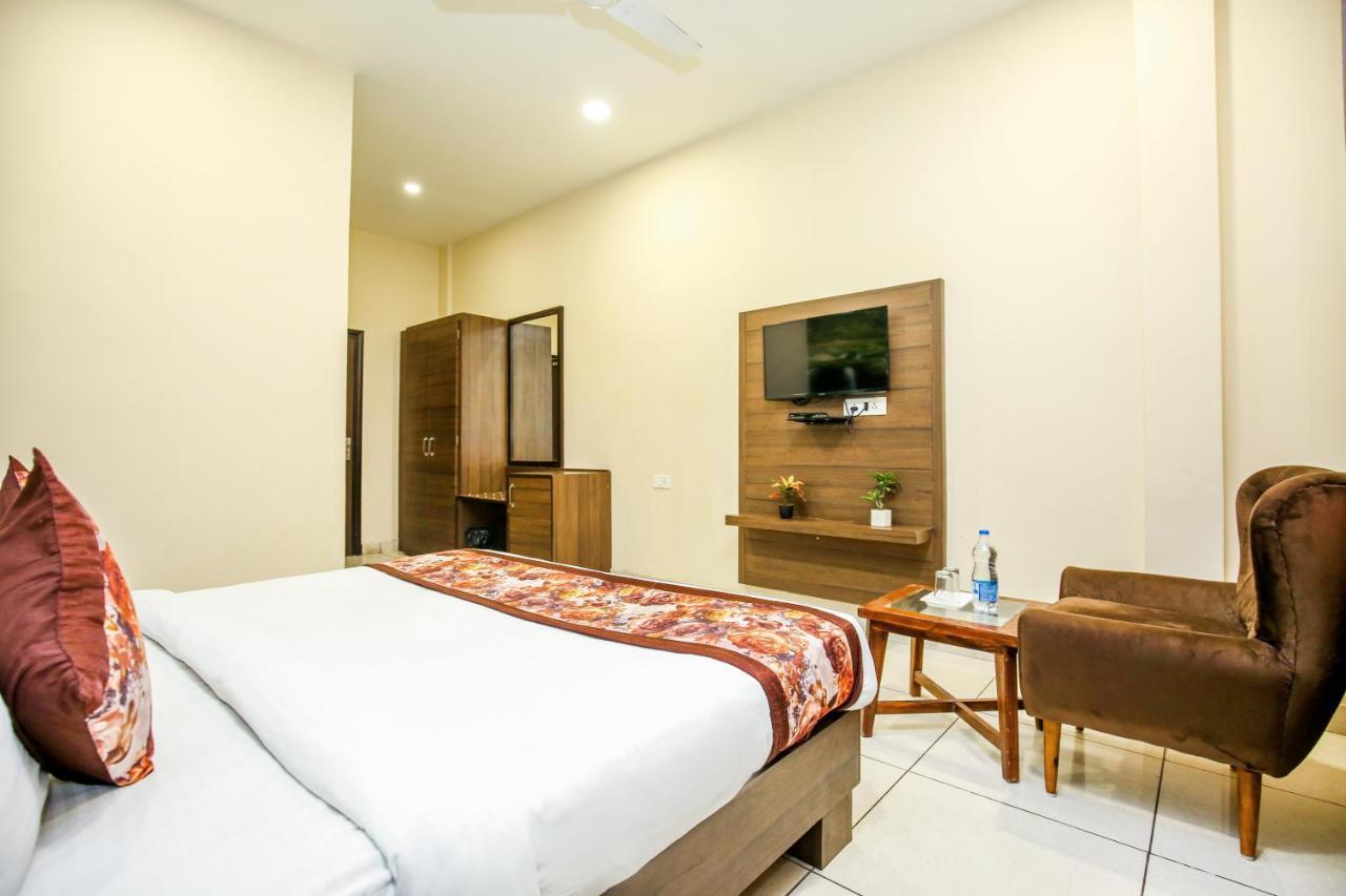 Hotel Karan Residency - 5 Min Walk From Golden Temple Амритсар Екстериор снимка