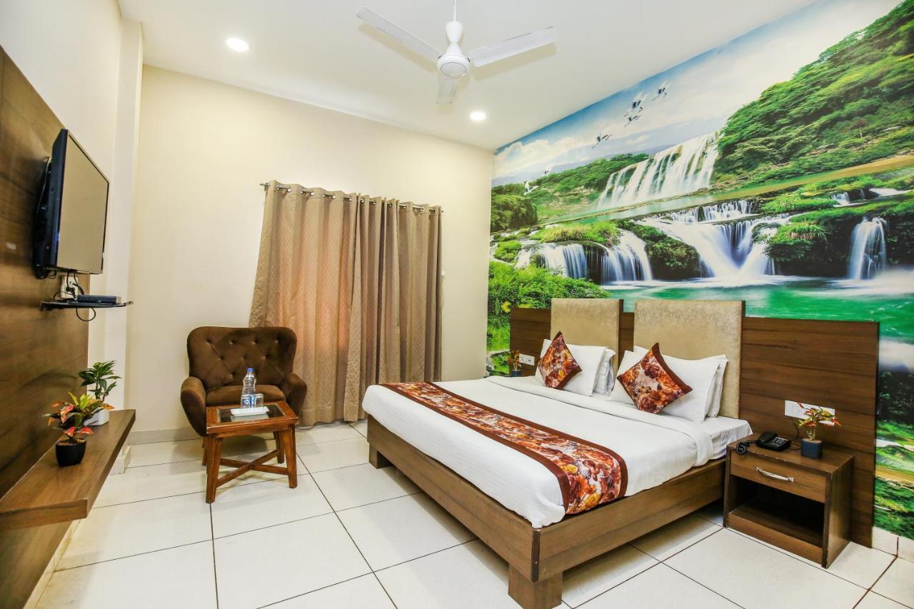 Hotel Karan Residency - 5 Min Walk From Golden Temple Амритсар Екстериор снимка