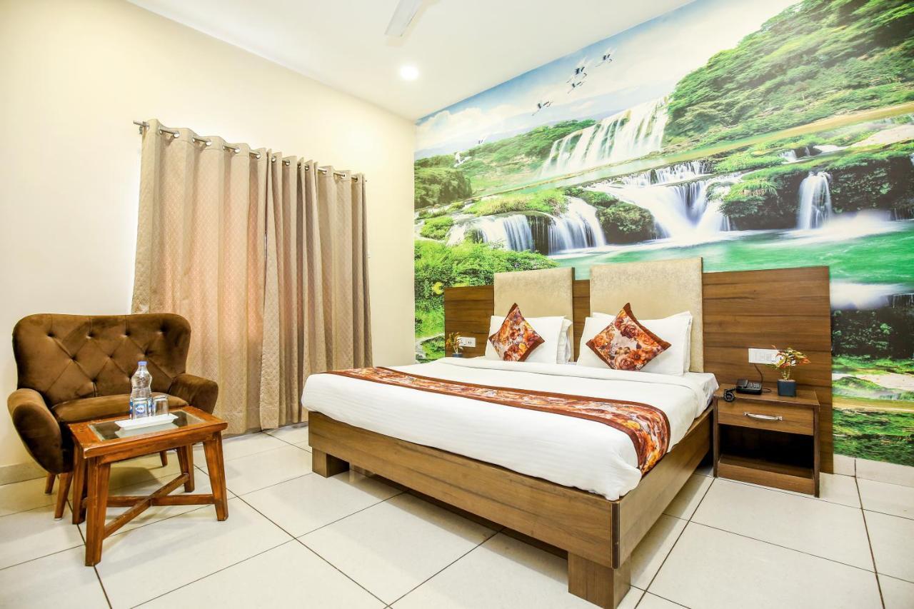 Hotel Karan Residency - 5 Min Walk From Golden Temple Амритсар Екстериор снимка