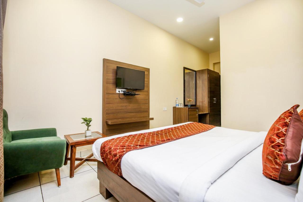 Hotel Karan Residency - 5 Min Walk From Golden Temple Амритсар Екстериор снимка