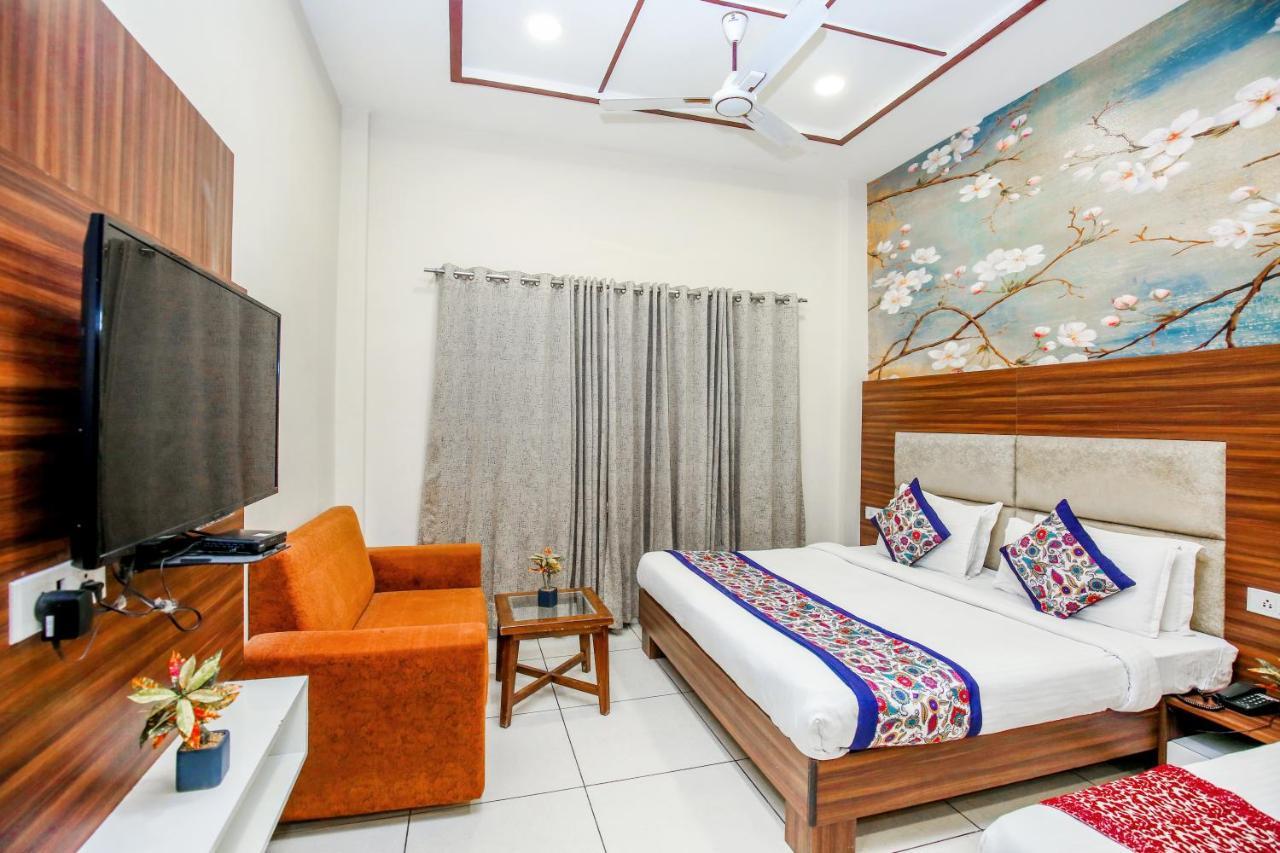 Hotel Karan Residency - 5 Min Walk From Golden Temple Амритсар Екстериор снимка